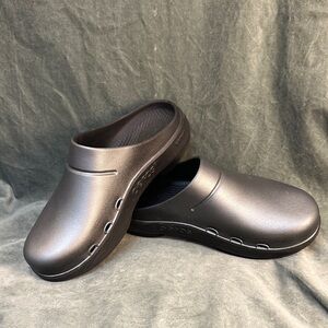 OOFOS Women's Black Clogs